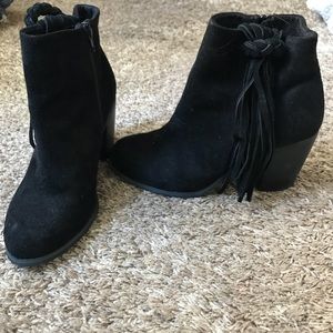 Short heeled boots